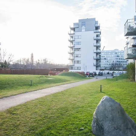 High-end 1 Bedroom With Huge Balcony *