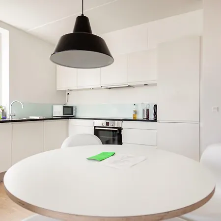 High-end 1 Bedroom With Huge Balcony *