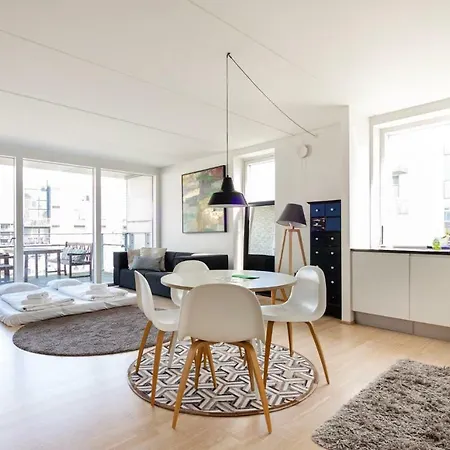 High-end 1 Bedroom With Huge Balcony *