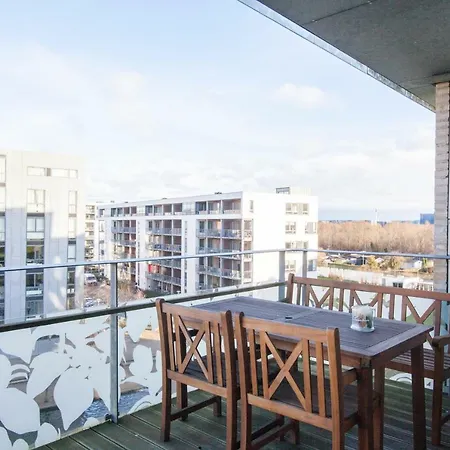 High-end 1 Bedroom With Huge Balcony *
