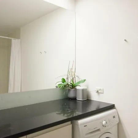 High-end 1 Bedroom With Huge Balcony *