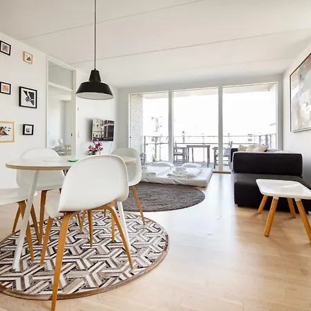 High-end 1 Bedroom With Huge Balcony דירה *